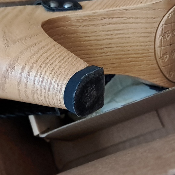 G.H. Bass Co. "Sadie" Heels - Size 7.5 - Picture 12 of 15